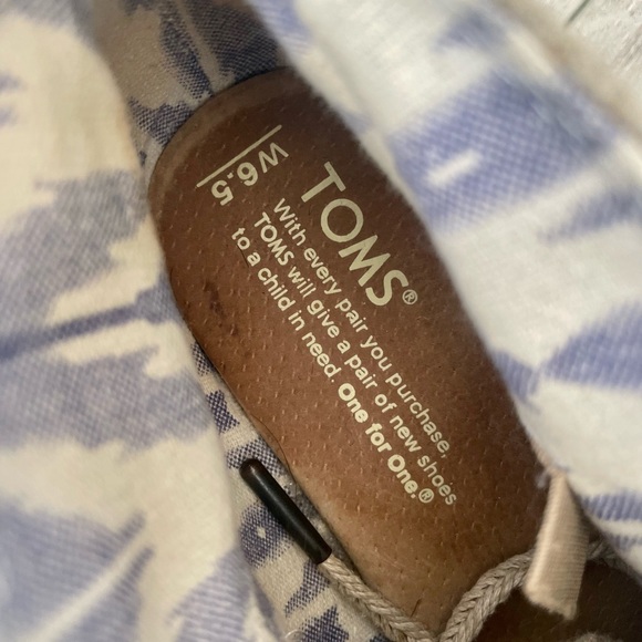 TOMS Tan Wedges with Laces - 6.5 - Picture 10 of 13